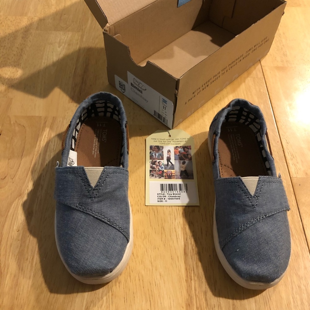 NEW in box Toms chambray toddler size 11
